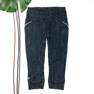 Athleta Reptile Relay Gray Black Capri Leggings